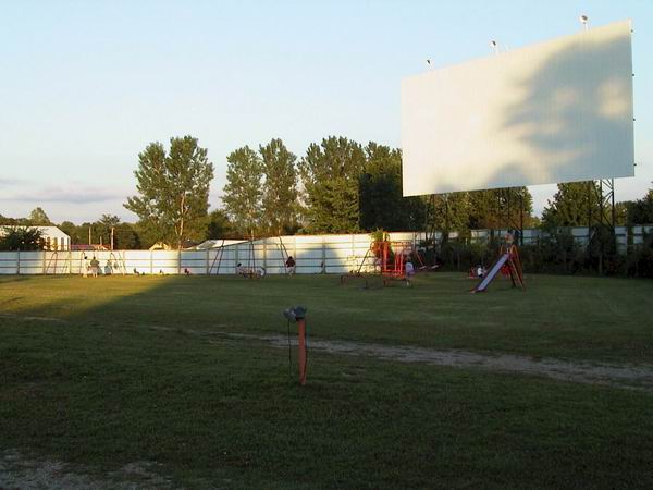 5 Mile Drive-In Theatre - LOT AND SCREEN